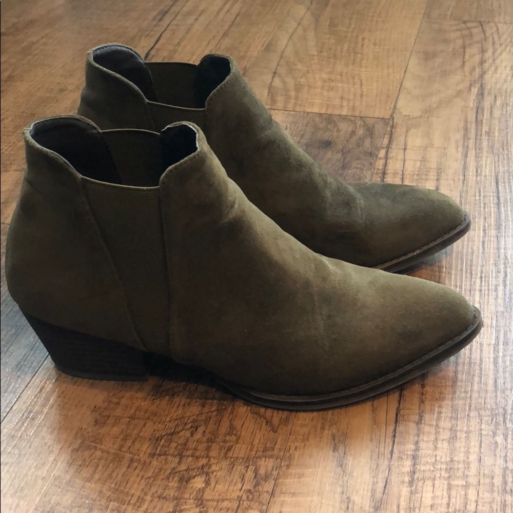 Chinese Laundry olive green booties